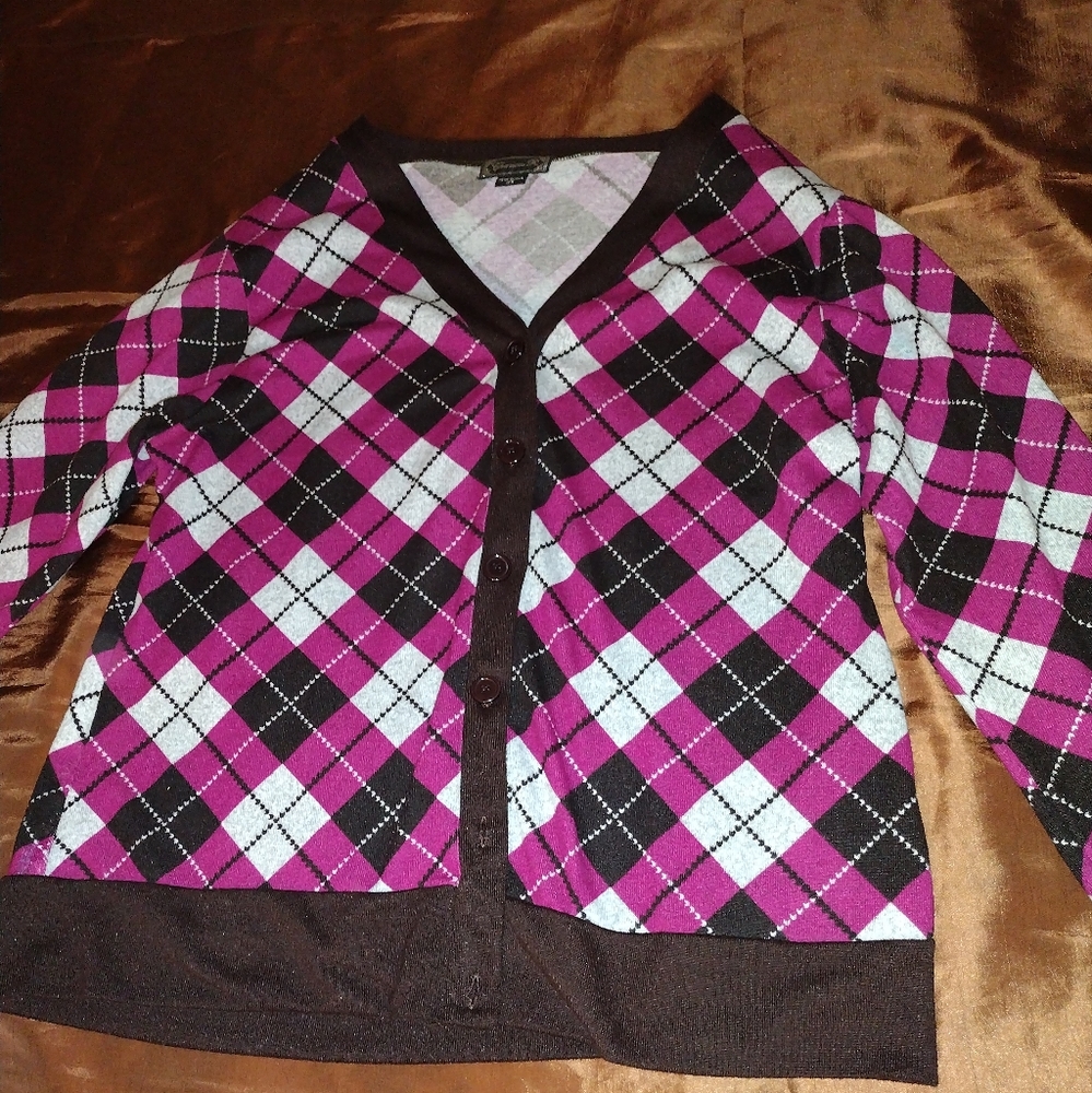 NEW V-NECK DIAMOND PATTERN SWEATER.FUSHIA PINK.BROWN &GREY.BUTTON UP.3X
